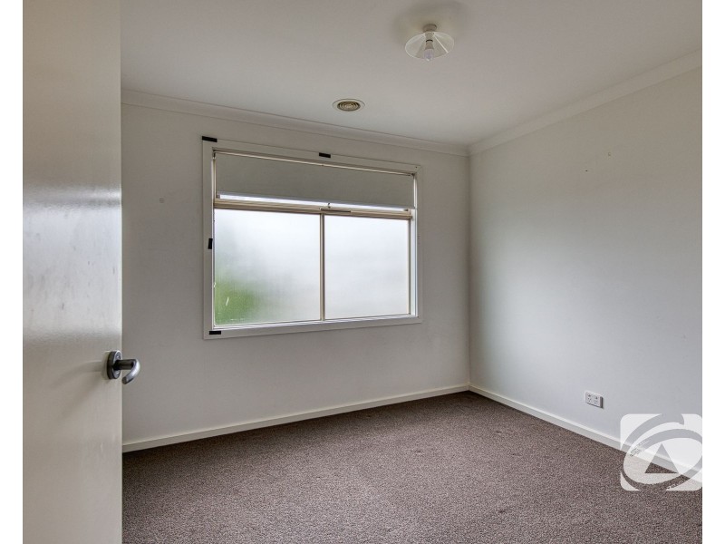 2/23 Atlantic Drive, Pakenham VIC 3810