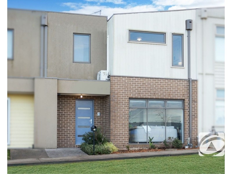 27 Atlantic Drive, Pakenham VIC 3810