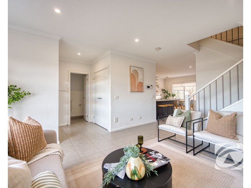 27 Atlantic Drive, Pakenham VIC 3810