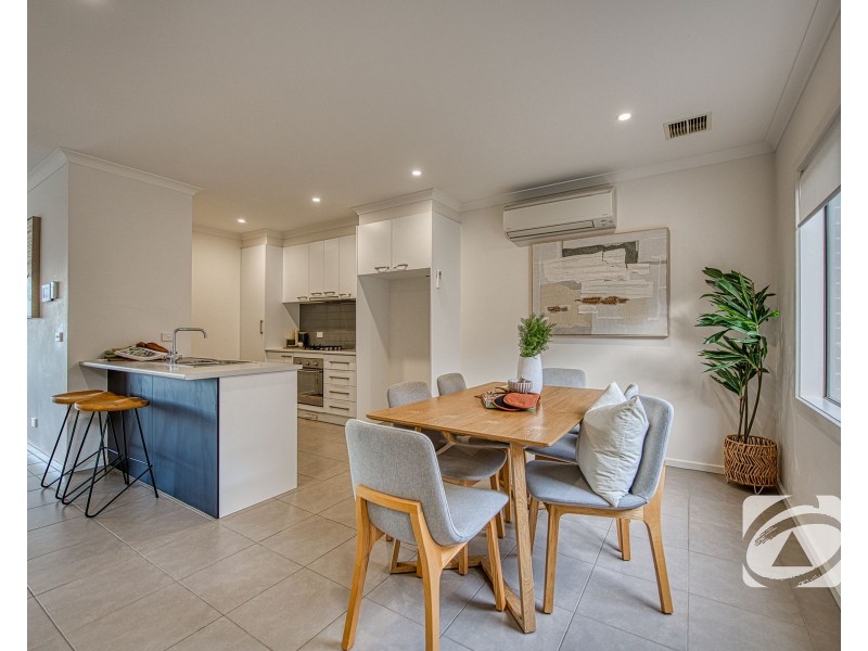 27 Atlantic Drive, Pakenham VIC 3810