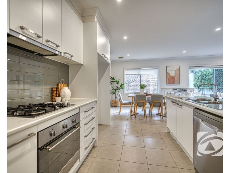 27 Atlantic Drive, Pakenham VIC 3810