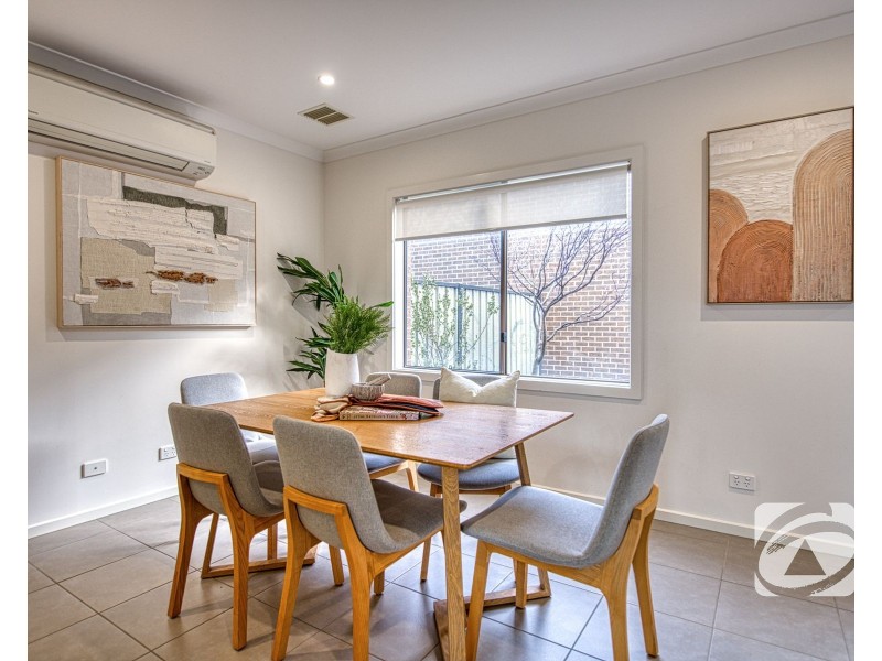 27 Atlantic Drive, Pakenham VIC 3810