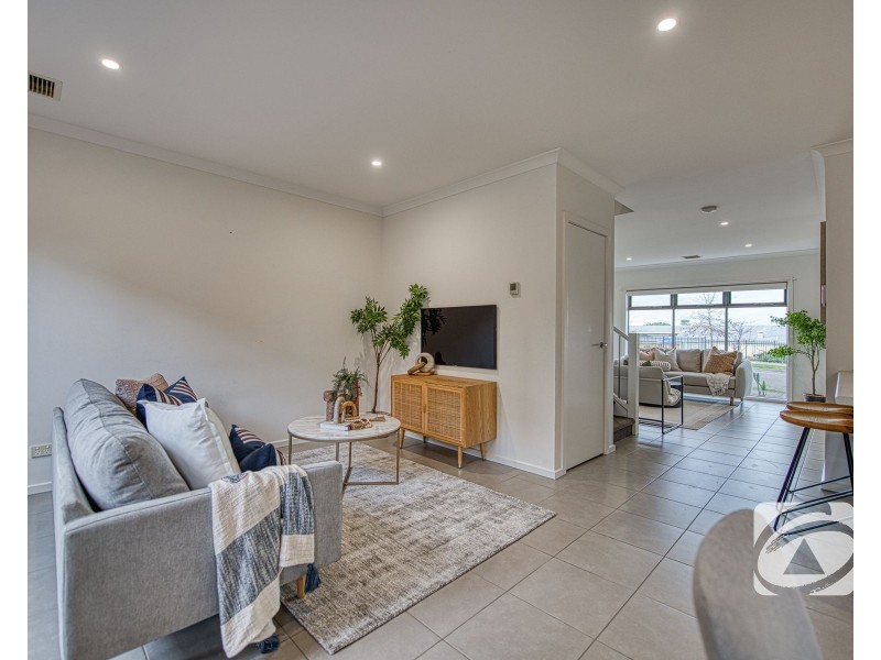 27 Atlantic Drive, Pakenham VIC 3810