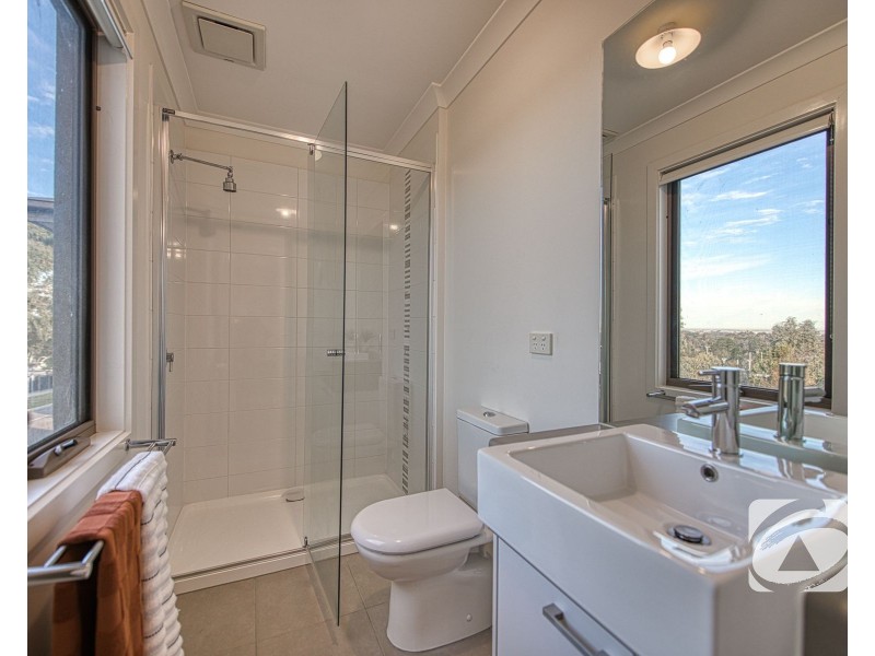 27 Atlantic Drive, Pakenham VIC 3810