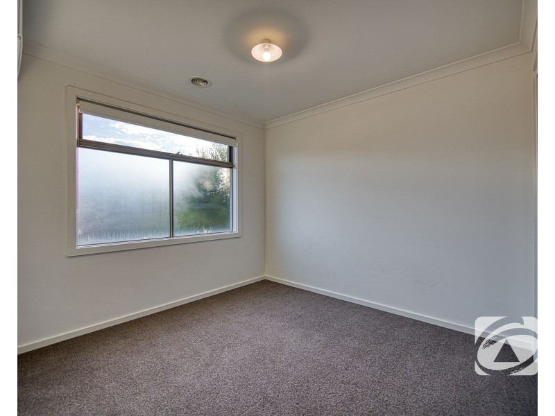 27 Atlantic Drive, Pakenham VIC 3810