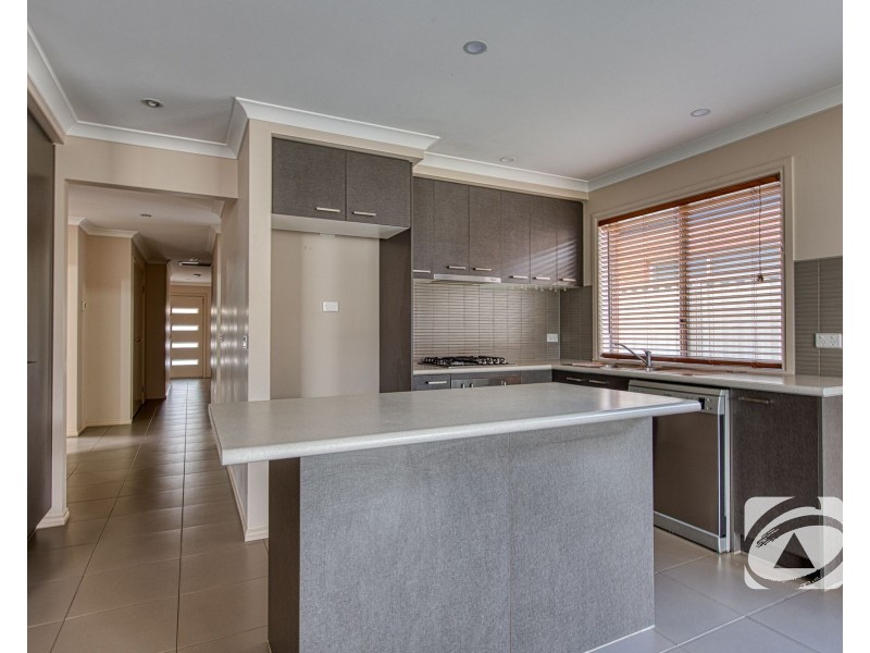 29 Warbler Street, Pakenham VIC 3810