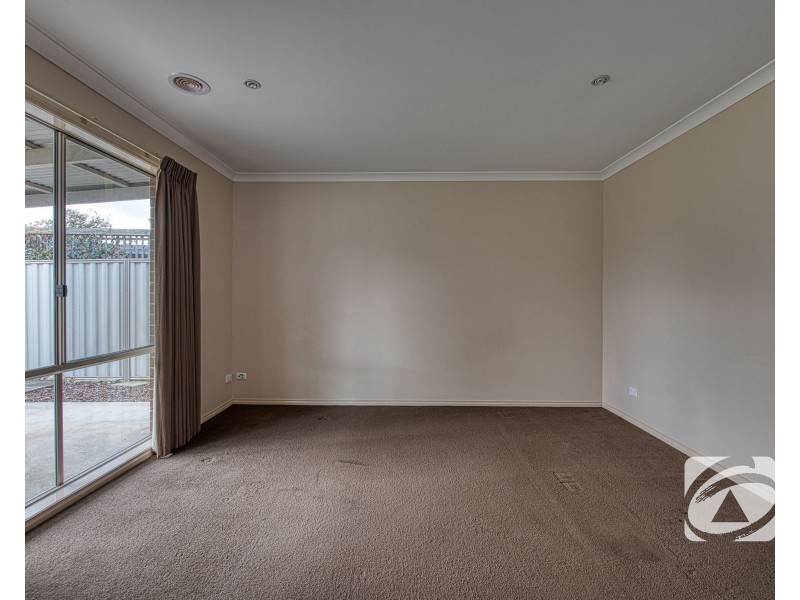 29 Warbler Street, Pakenham VIC 3810