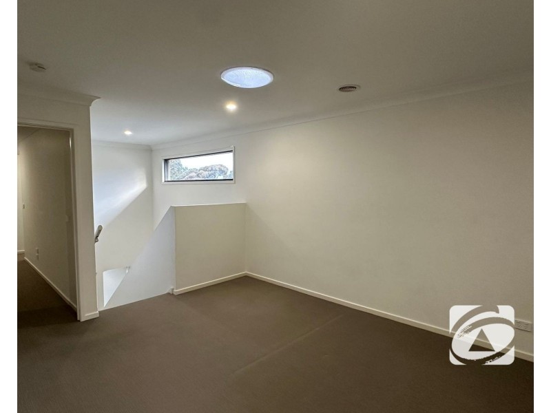 1 Nebula Lane, Cranbourne East VIC 3977