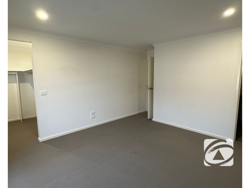 1 Nebula Lane, Cranbourne East VIC 3977