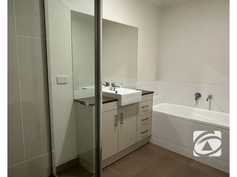 1 Nebula Lane, Cranbourne East VIC 3977