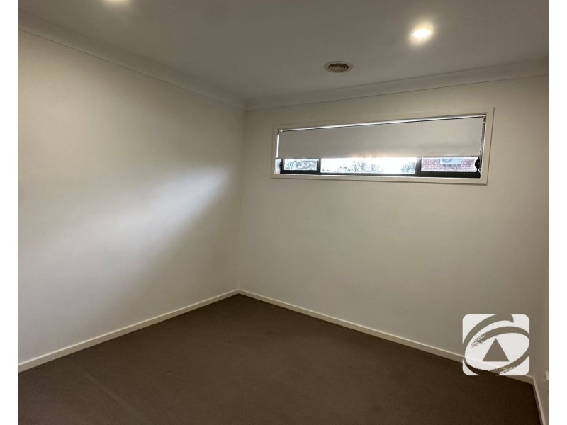 1 Nebula Lane, Cranbourne East VIC 3977