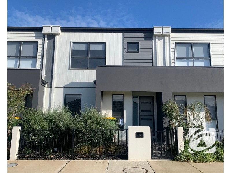 35 Hunt Way, Pakenham VIC 3810