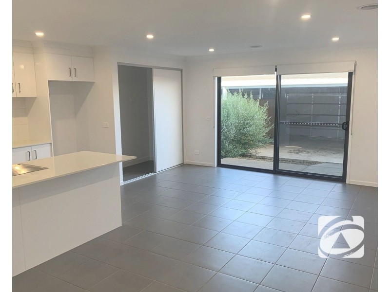 35 Hunt Way, Pakenham VIC 3810