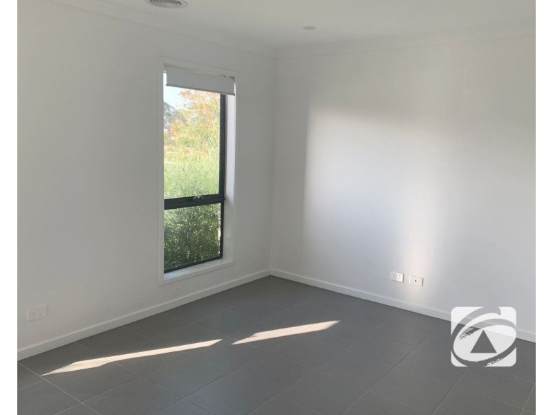 35 Hunt Way, Pakenham VIC 3810