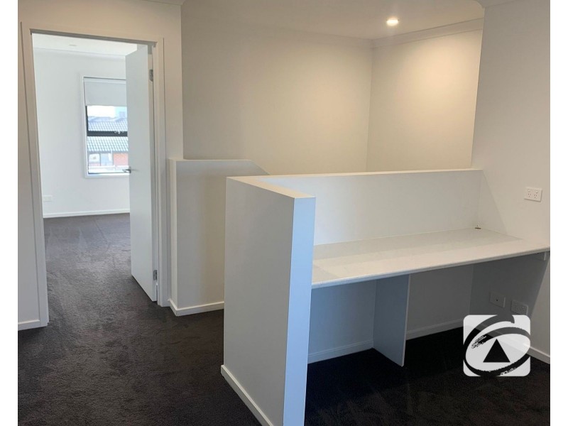 35 Hunt Way, Pakenham VIC 3810