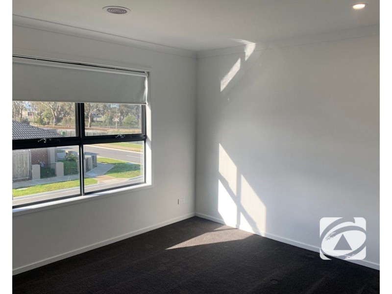 35 Hunt Way, Pakenham VIC 3810