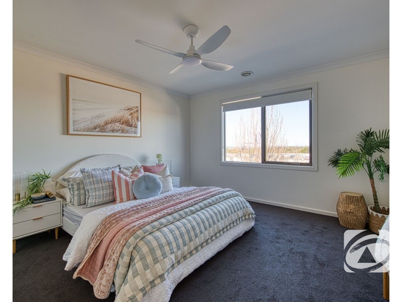 23/23 Atlantic Drive, Pakenham VIC 3810