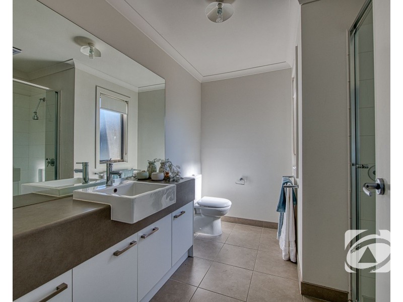 23/23 Atlantic Drive, Pakenham VIC 3810