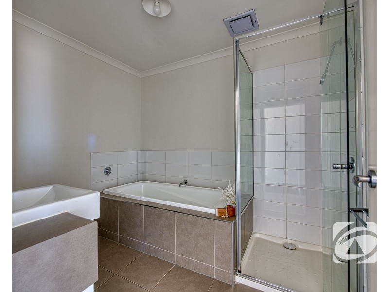 23/23 Atlantic Drive, Pakenham VIC 3810