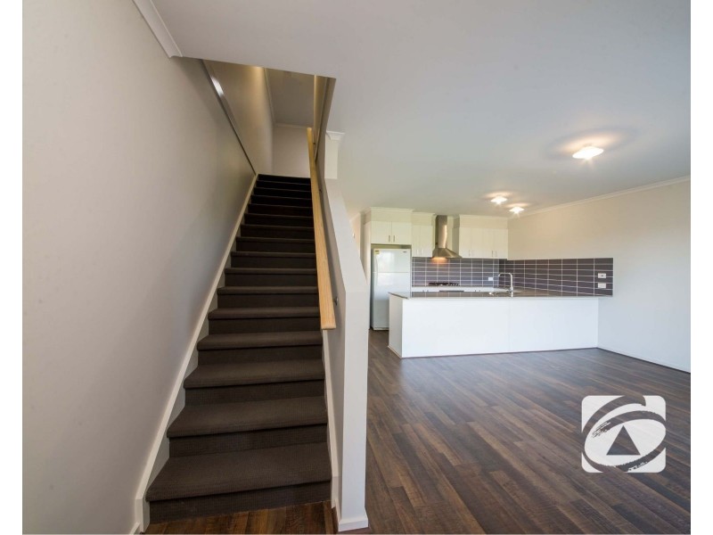 6/7 Cyan Crescent, Officer VIC 3809