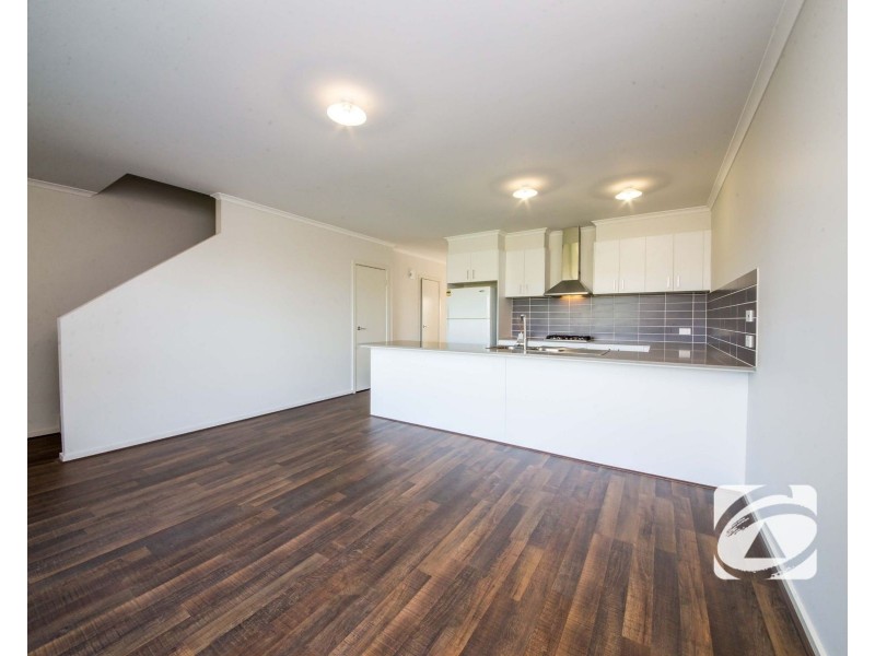 6/7 Cyan Crescent, Officer VIC 3809