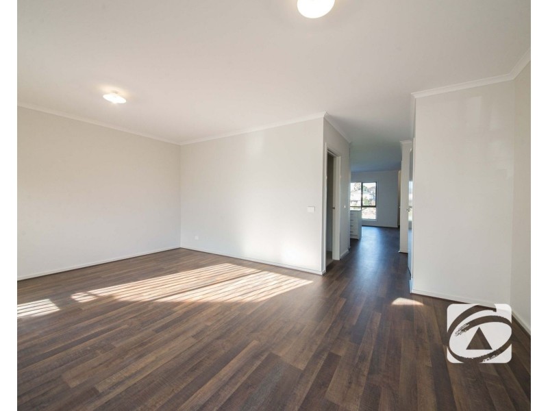 6/7 Cyan Crescent, Officer VIC 3809