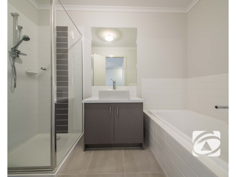 6/7 Cyan Crescent, Officer VIC 3809