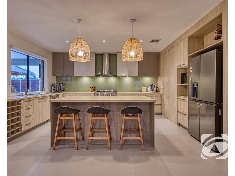 9 Westwood Grove, Pakenham VIC 3810