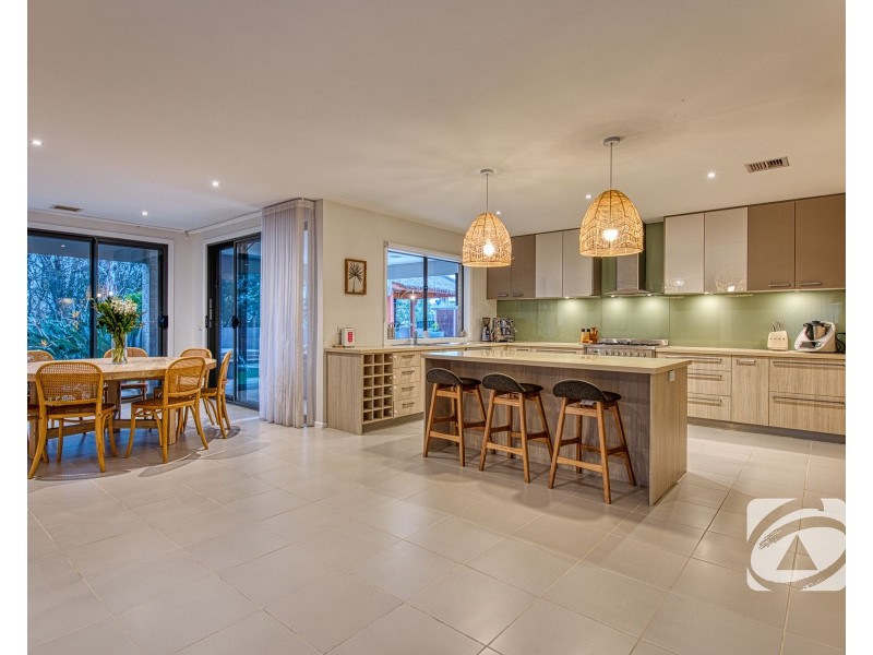 9 Westwood Grove, Pakenham VIC 3810