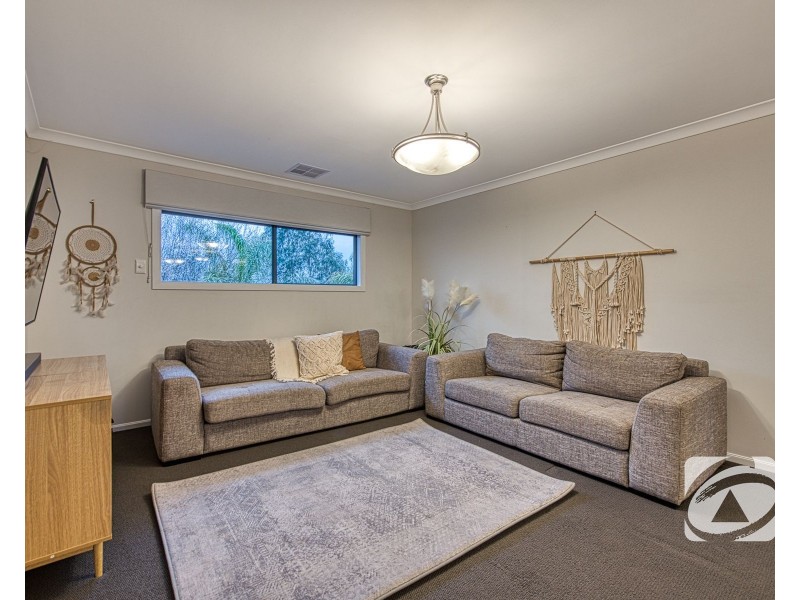 9 Westwood Grove, Pakenham VIC 3810