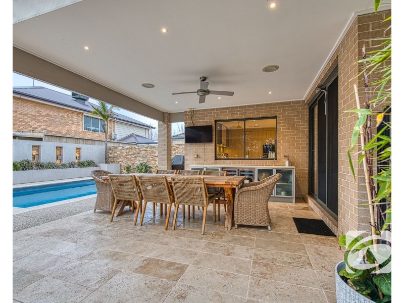 9 Westwood Grove, Pakenham VIC 3810