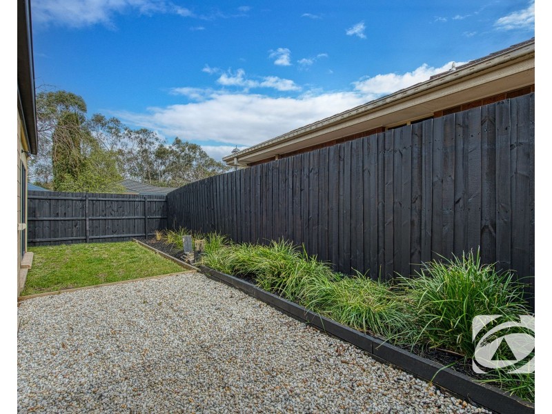 24 Hammerwood Green, Beaconsfield VIC 3807