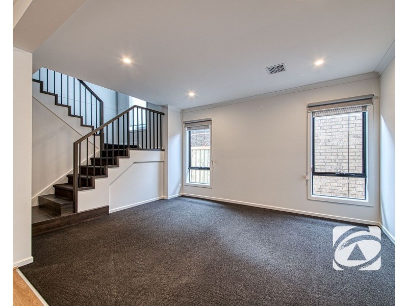 6 Ecology Crescent, Officer VIC 3809