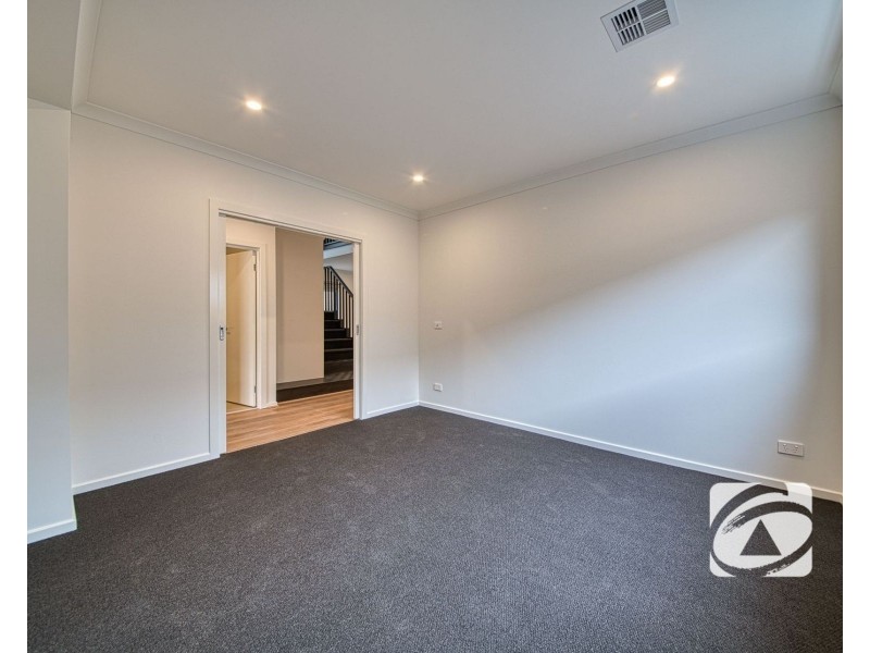 6 Ecology Crescent, Officer VIC 3809