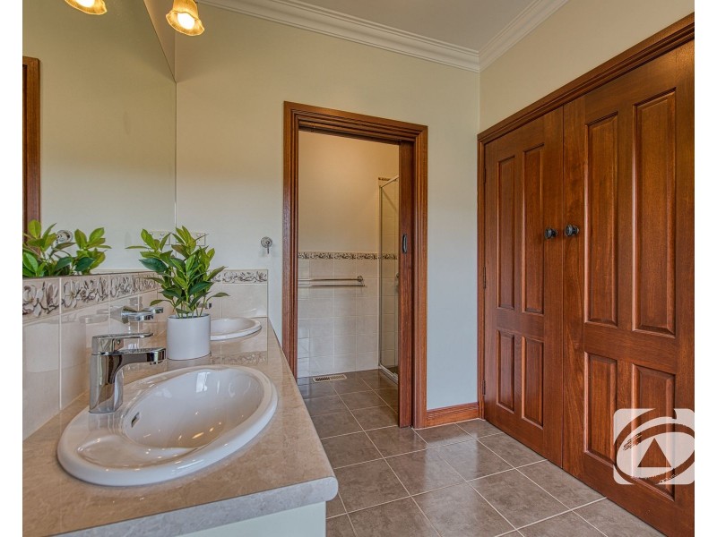 240 Brown Road, Pakenham VIC 3810