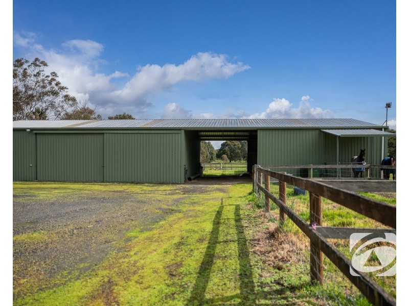 240 Brown Road, Pakenham VIC 3810