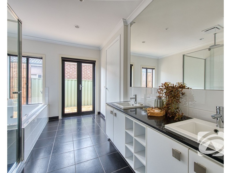 86 Dusseldorp Avenue, Pakenham VIC 3810
