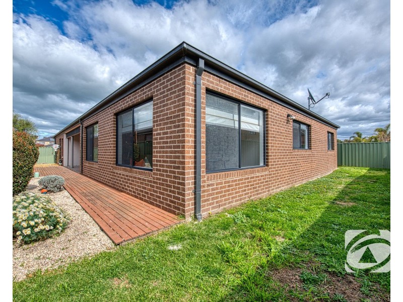 86 Dusseldorp Avenue, Pakenham VIC 3810