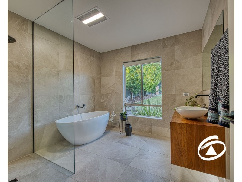 7 Heathdale Road, Narre Warren North VIC 3804