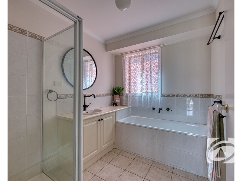 5 Clearview Court, Garfield VIC 3814