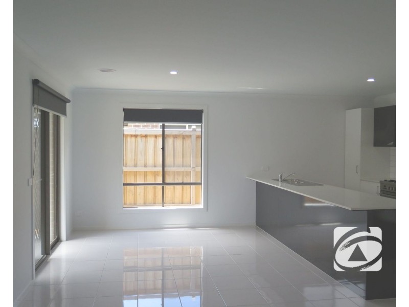 10 Fairywren Street, Pakenham VIC 3810