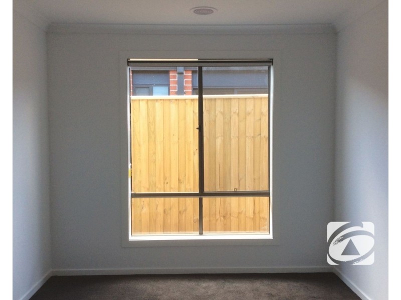 10 Fairywren Street, Pakenham VIC 3810