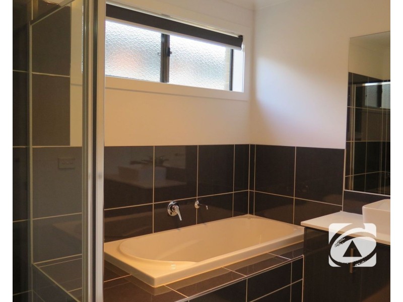 10 Fairywren Street, Pakenham VIC 3810