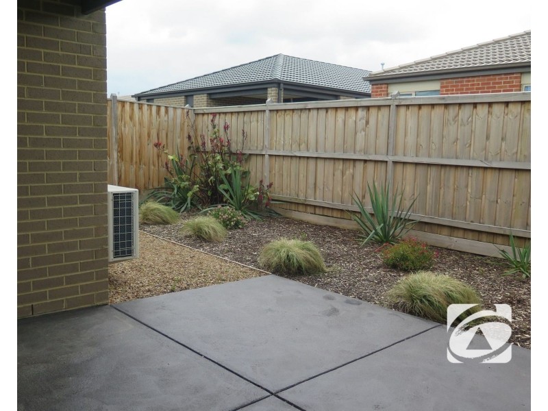 10 Fairywren Street, Pakenham VIC 3810