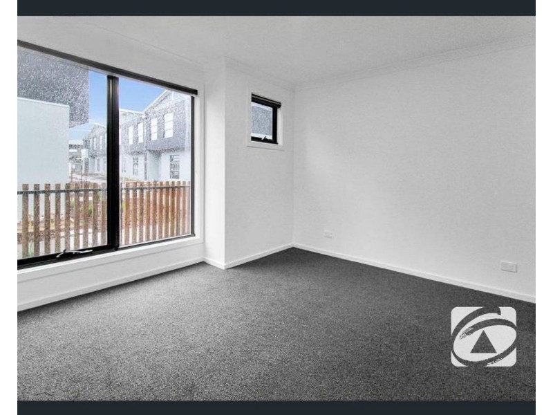 19 Sire Walk, Pakenham VIC 3810