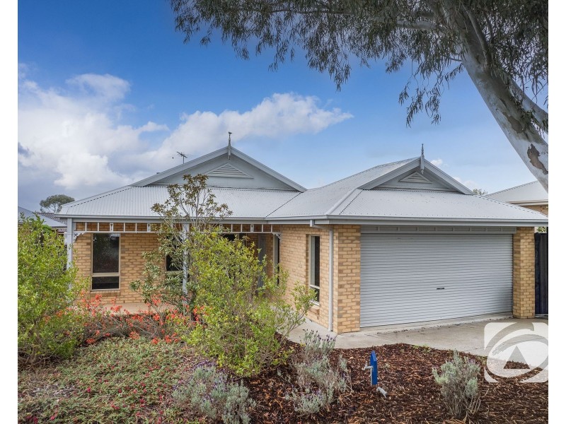 4 Killarney Crescent, Pakenham VIC 3810