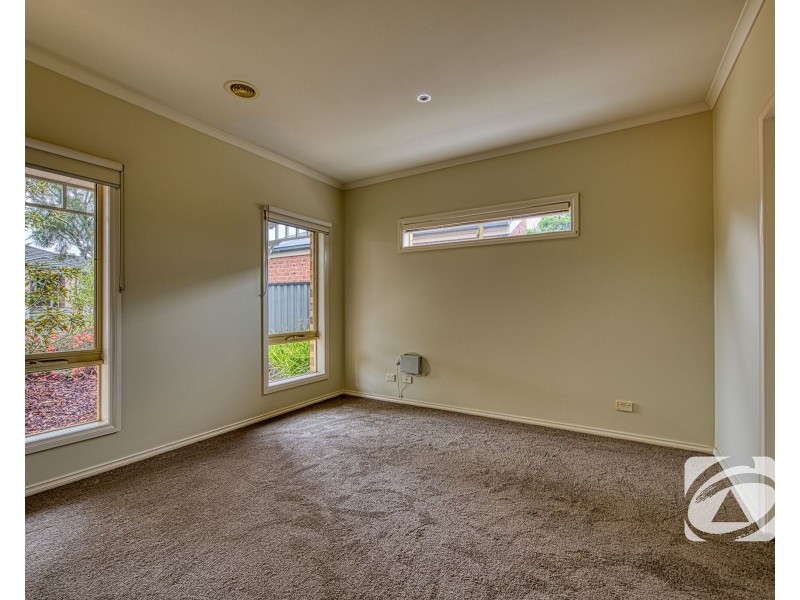 4 Killarney Crescent, Pakenham VIC 3810