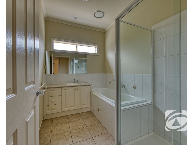 4 Killarney Crescent, Pakenham VIC 3810