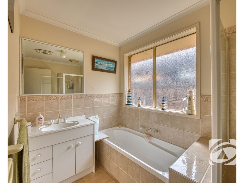 9 Jarrah Court, Pakenham VIC 3810