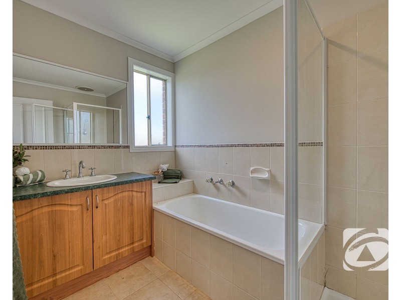 9 Torre Road, Pakenham VIC 3810